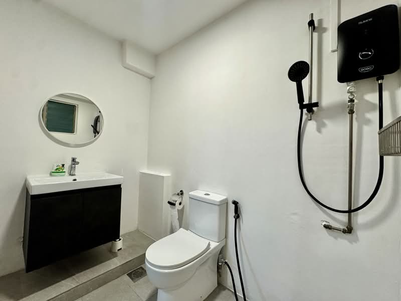 Melville Park Apartment For Sale at S$ 1,250,000 | PropertyGuru Singapore - Bathroom