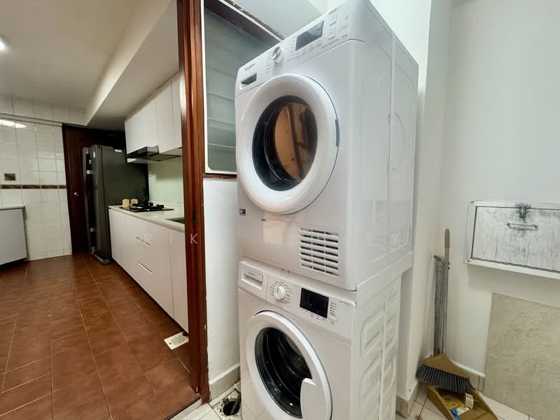 Melville Park Apartment For Sale at S$ 1,250,000 | PropertyGuru Singapore - Kitchen