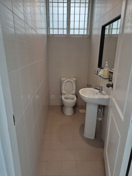 Coronation Gardens, Duchess Avenue, 5 Bedrooms, 5,200 sqft, Semi-Detached House For Rent, by Jen Ong 王秀嬌, 500088207 - Bathroom - PropertyGuru.com.sg