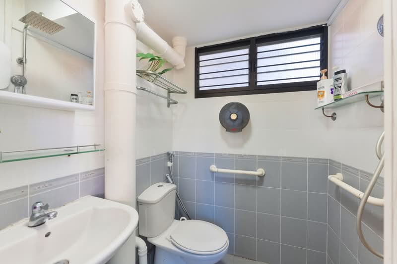 122 Bedok North Street 2, 122 Bedok North Street 2, 3 Bedrooms, 1,281 sqft, HDB Flat For Rent, by Dallas Chan, 500088222 - Bathroom - PropertyGuru.com.sg