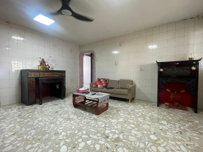 706 Hougang Avenue 2 HDB Flat For Sale at S$ 568,000 | PropertyGuru Singapore - Living Room