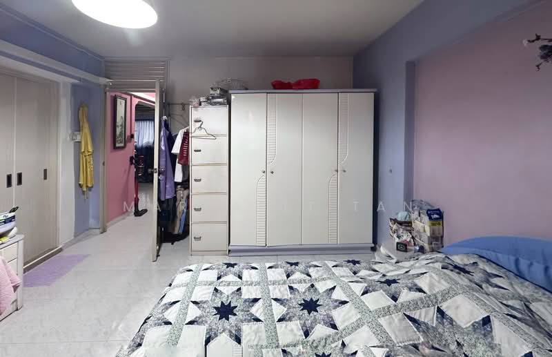 427 Hougang Avenue 6 HDB Flat For Sale at S$ 1,000,000 | PropertyGuru Singapore - Bedroom