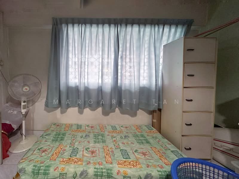 427 Hougang Avenue 6 HDB Flat For Sale at S$ 1,000,000 | PropertyGuru Singapore - Bedroom