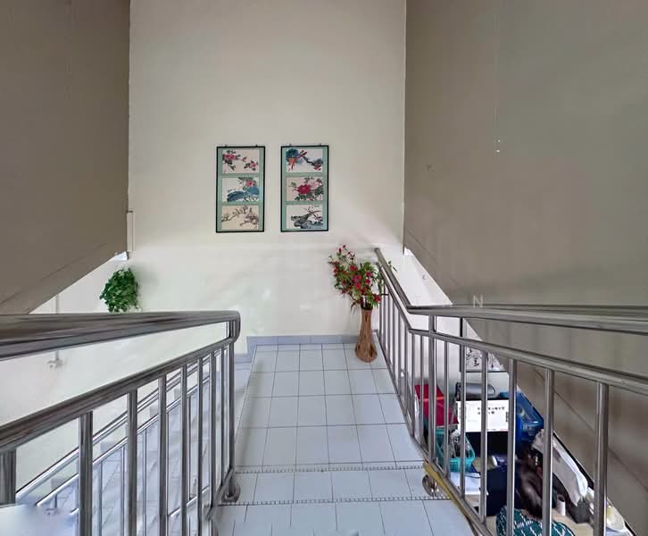 427 Hougang Avenue 6 HDB Flat For Sale at S$ 1,000,000 | PropertyGuru Singapore - Corridor