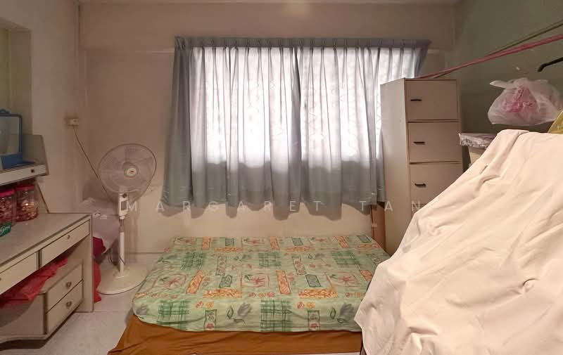 427 Hougang Avenue 6 HDB Flat For Sale at S$ 1,000,000 | PropertyGuru Singapore - Bedroom