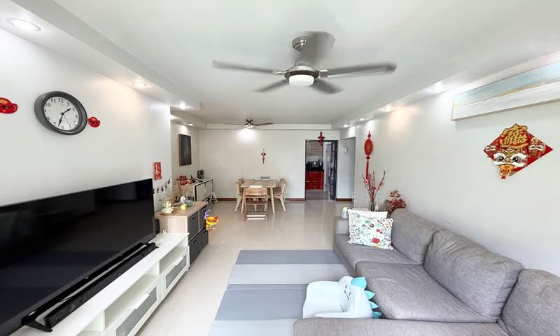 649 Punggol Central HDB Flat For Sale at S$ 658,000 | PropertyGuru Singapore - Living Room