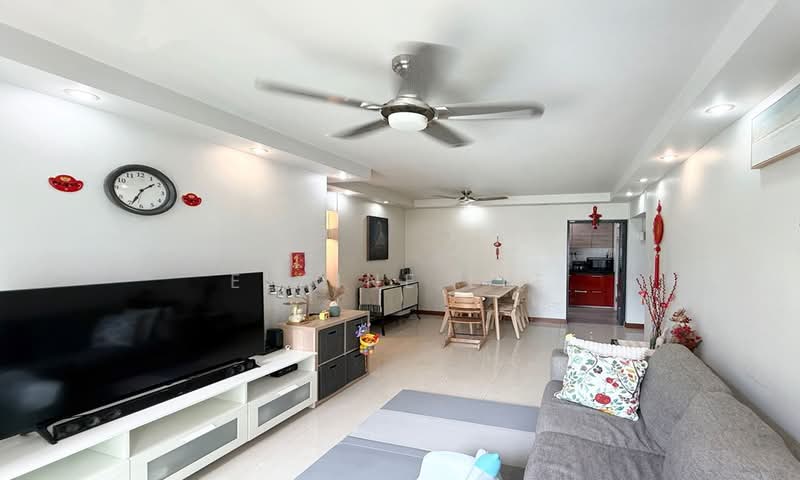 649 Punggol Central HDB Flat For Sale at S$ 658,000 | PropertyGuru Singapore - Living Room