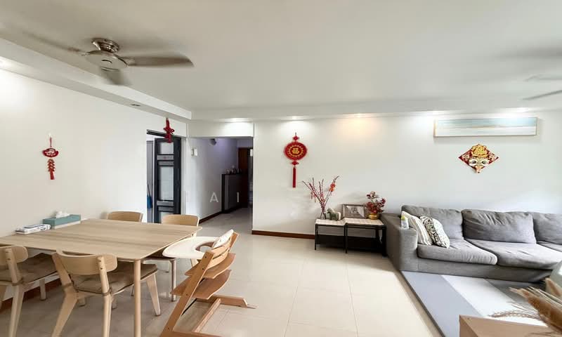 649 Punggol Central HDB Flat For Sale at S$ 658,000 | PropertyGuru Singapore - Living Room