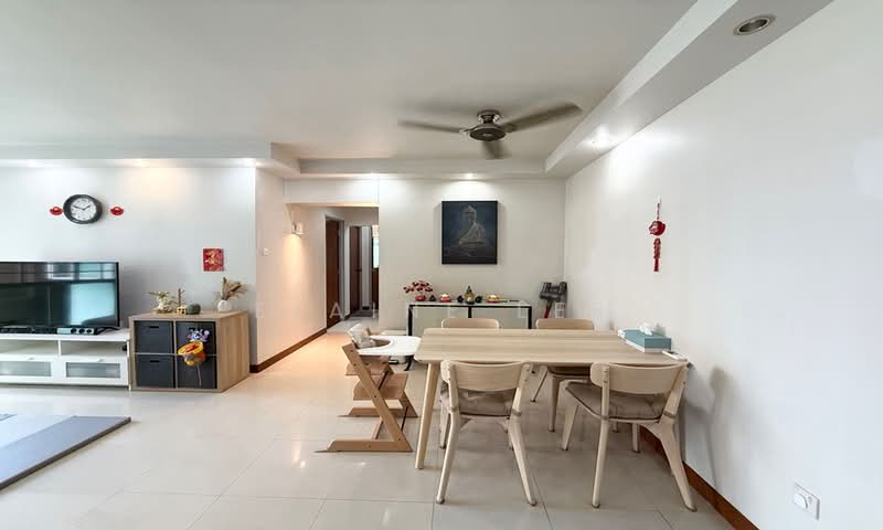649 Punggol Central HDB Flat For Sale at S$ 658,000 | PropertyGuru Singapore - Living Room