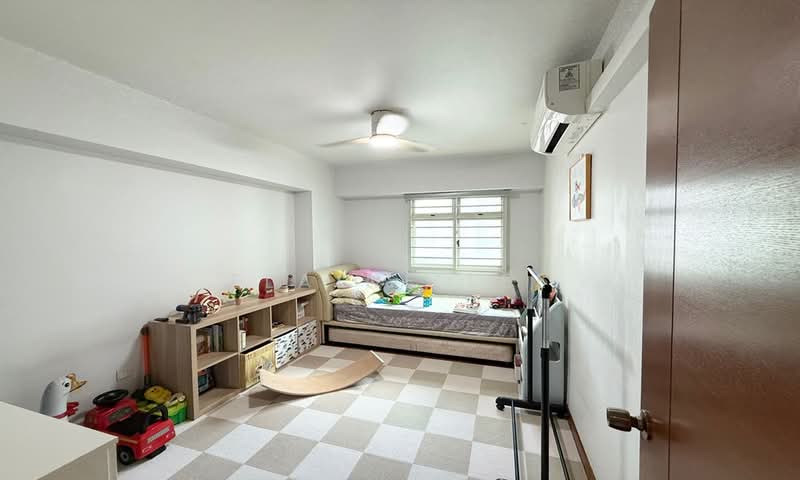 649 Punggol Central HDB Flat For Sale at S$ 658,000 | PropertyGuru Singapore - Bedroom