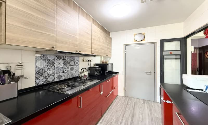 649 Punggol Central HDB Flat For Sale at S$ 658,000 | PropertyGuru Singapore - Kitchen