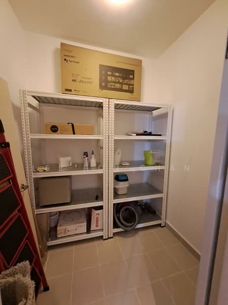 The Sail @ Marina Bay, 6 Marina Boulevard, 2 Bedrooms, 1,033 sqft, Condominium For Rent, by Lee Hon Chan, 500088252 - Storeroom - PropertyGuru.com.sg