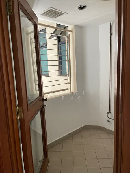 Valley Park, 473 River Valley Road, 2 Bedrooms, 1,216 sqft, Condominium For Rent, by Koh Hwee Cheng, 500088265 - Balcony - PropertyGuru.com.sg