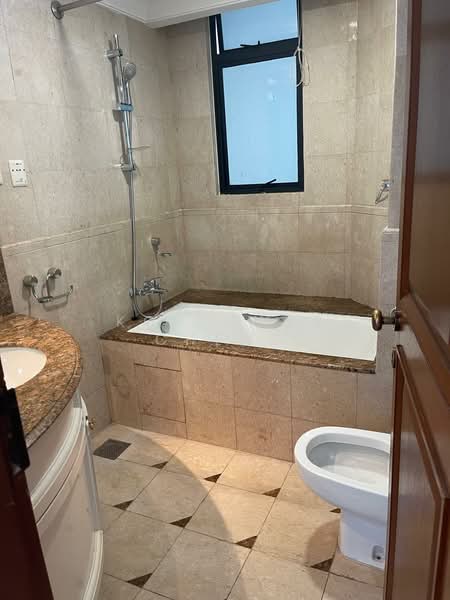 Valley Park, 473 River Valley Road, 2 Bedrooms, 1,216 sqft, Condominium For Rent, by Koh Hwee Cheng, 500088265 - Bathroom - PropertyGuru.com.sg