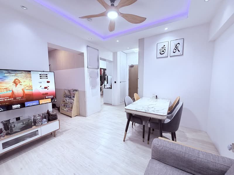 467C Bukit Batok West Avenue 9 HDB Flat For Sale at S$ 540,000 | PropertyGuru Singapore - Living Room