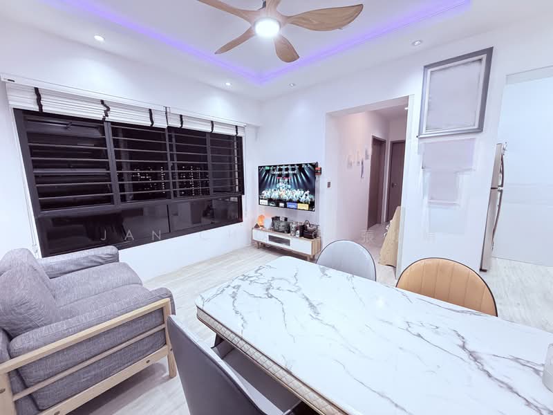 467C Bukit Batok West Avenue 9 HDB Flat For Sale at S$ 540,000 | PropertyGuru Singapore - Living Room