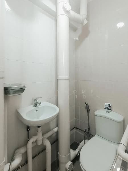145 Lorong Ah Soo HDB Flat For Sale at S$ 1,050,000 | PropertyGuru Singapore - Bathroom