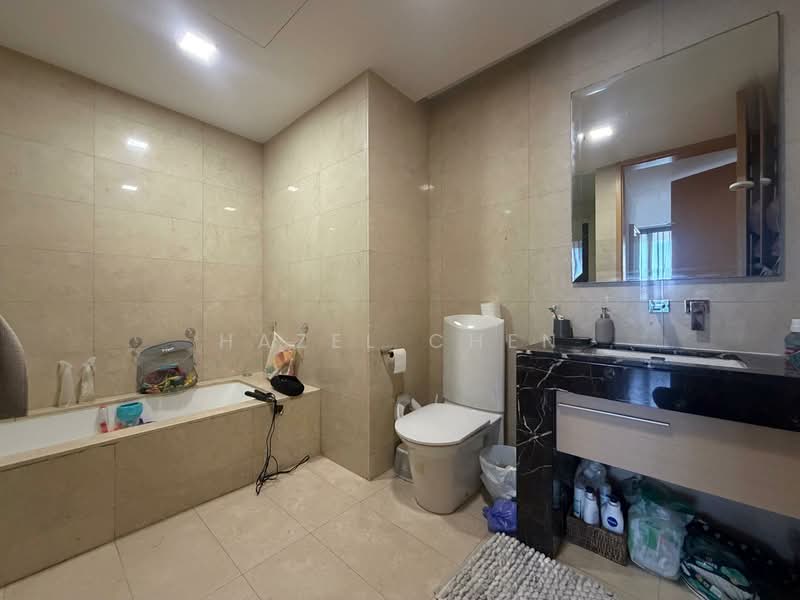 Marina Bay Suites Apartment For Sale at S$ 3,550,000 | PropertyGuru Singapore - Bathroom