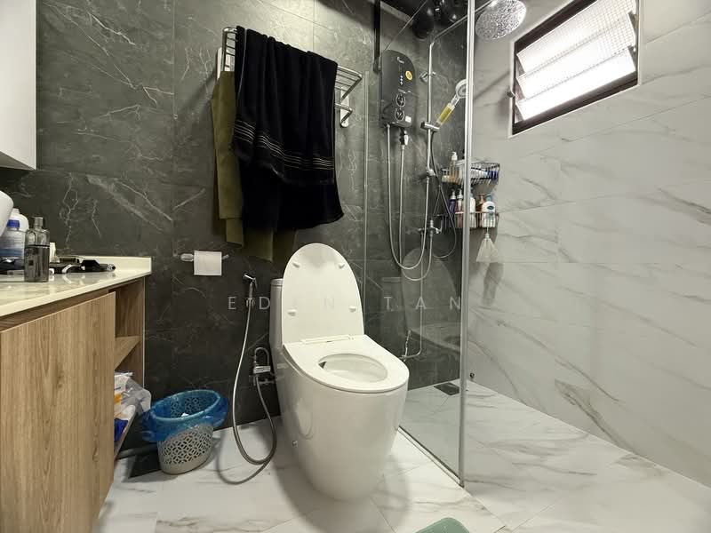 121 Rivervale Drive HDB Flat For Sale at S$ 660,000 | PropertyGuru Singapore - Bathroom