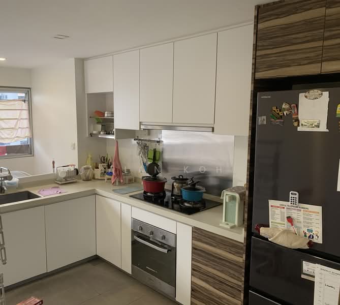 716 Clementi West Street 2 HDB Flat For Sale at S$ 550,000 | PropertyGuru Singapore - Kitchen