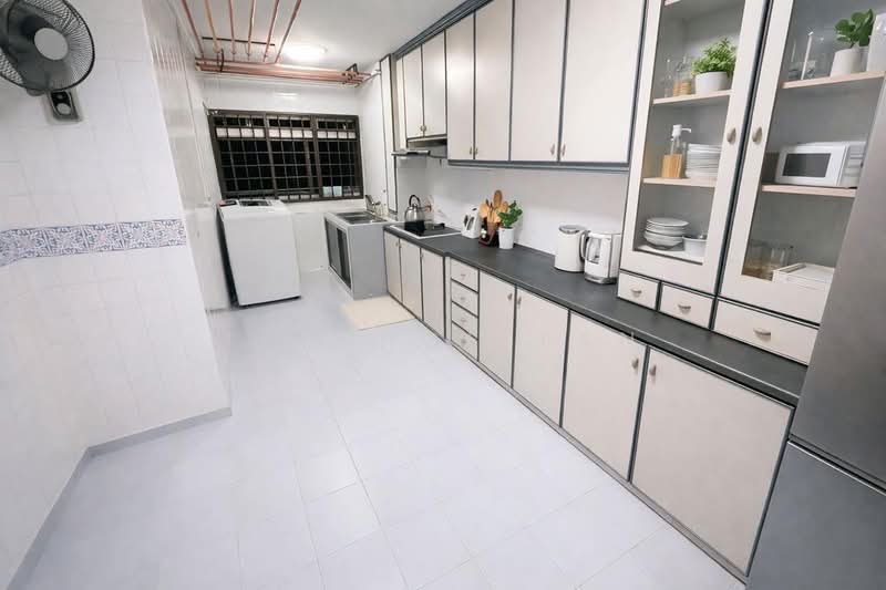 311 Woodlands Street 31 HDB Flat For Sale at S$ 485,000 | PropertyGuru Singapore - Kitchen
