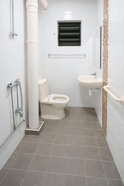 311 Woodlands Street 31 HDB Flat For Sale at S$ 485,000 | PropertyGuru Singapore - Bathroom