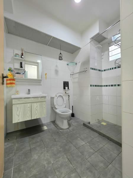 411B Fernvale Road HDB Flat For Sale at S$ 728,000 | PropertyGuru Singapore - Common bathroom