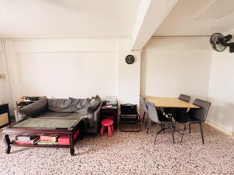 205 Toa Payoh North HDB Flat For Sale at S$ 399,999 | PropertyGuru Singapore - Living Room