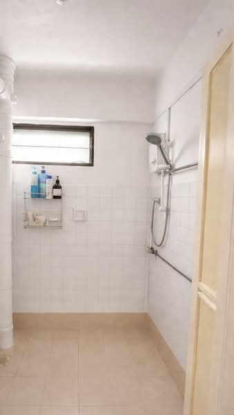 205 Toa Payoh North HDB Flat For Sale at S$ 399,999 | PropertyGuru Singapore - Bathroom