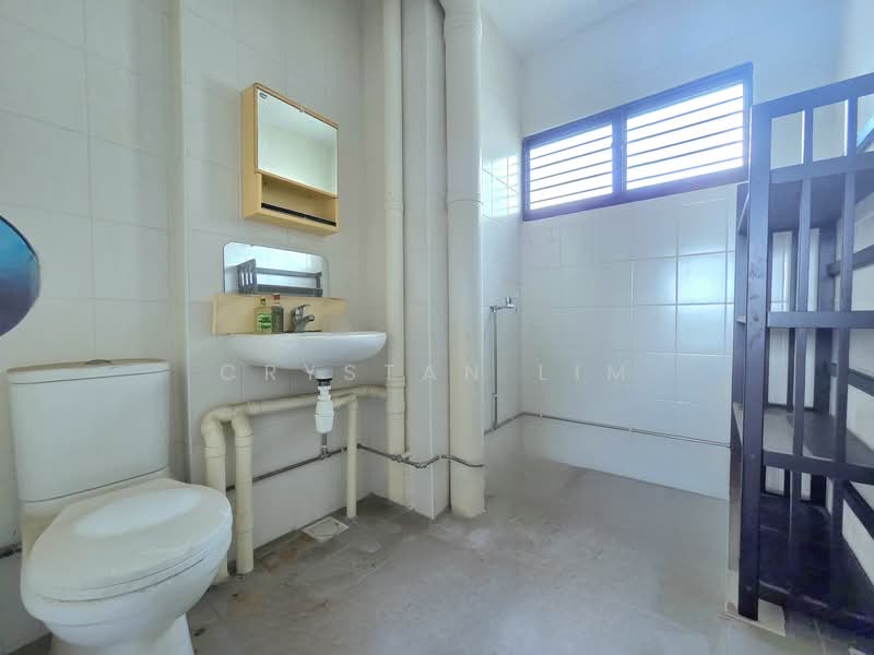 238 Hougang Avenue 1 HDB Flat For Sale at S$ 999,999 | PropertyGuru Singapore - Bathroom