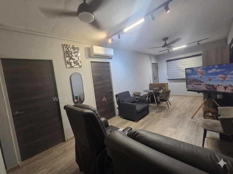 914 Tampines Street 91 HDB Flat For Sale at S$ 528,000 | PropertyGuru Singapore - Living Room