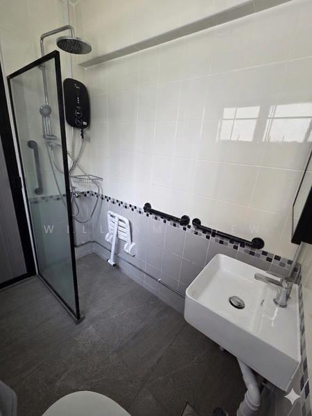 914 Tampines Street 91 HDB Flat For Sale at S$ 528,000 | PropertyGuru Singapore - Bathroom