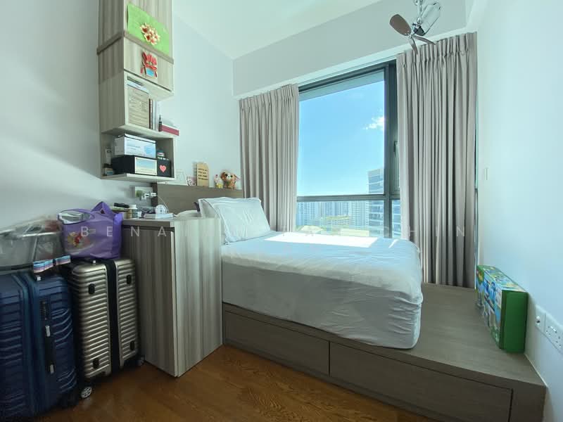 Kingsford Waterbay Condominium For Sale at S$ 1,500,000 | PropertyGuru Singapore - Bedroom