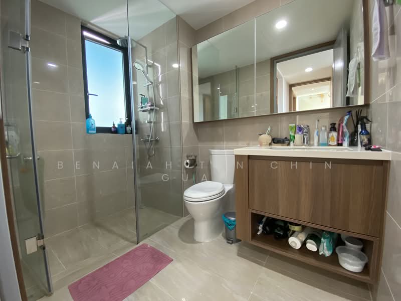Kingsford Waterbay Condominium For Sale at S$ 1,500,000 | PropertyGuru Singapore - Bathroom