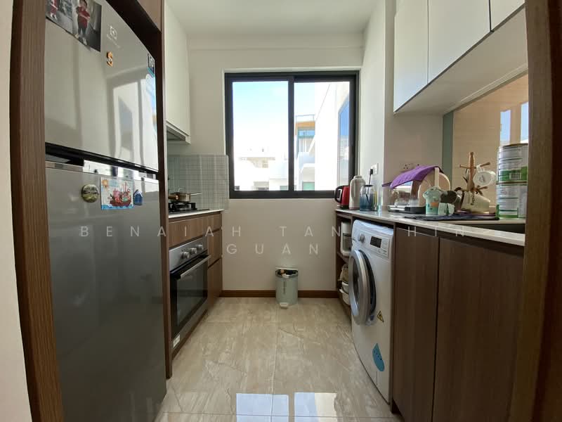 Kingsford Waterbay Condominium For Sale at S$ 1,500,000 | PropertyGuru Singapore - Kitchen