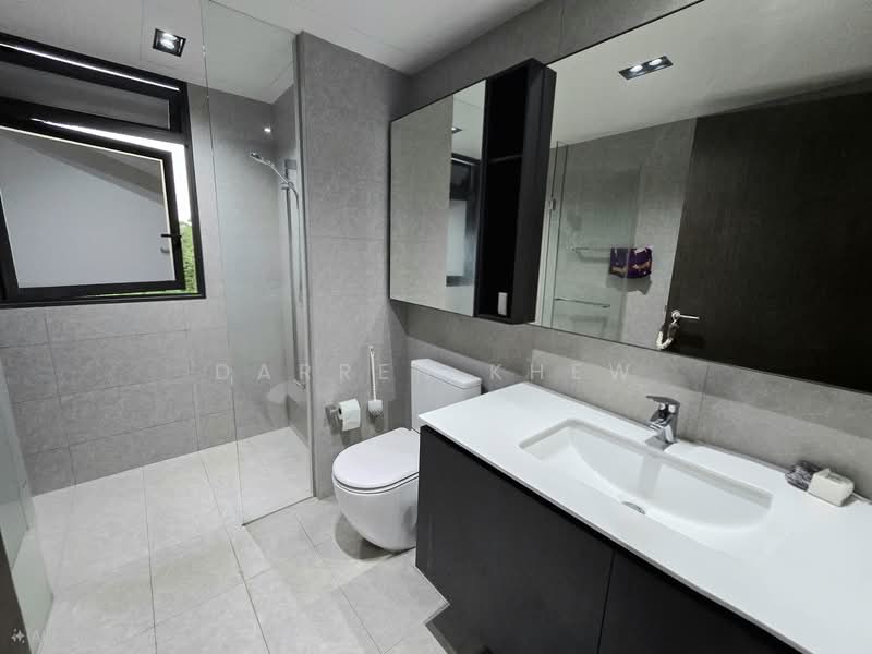 iNz Residence Condominium For Sale at S$ 1,850,000 | PropertyGuru Singapore - Bathroom