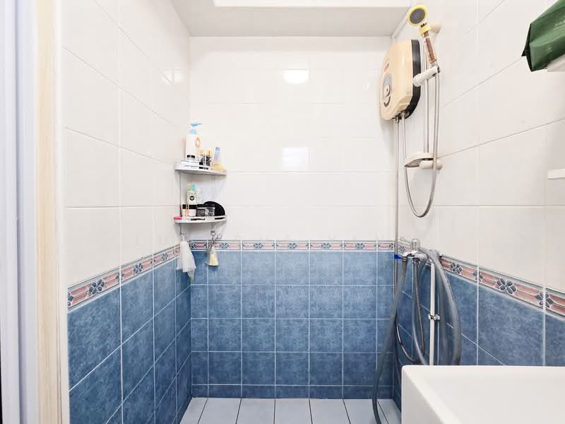 104B Edgefield Plains, 104B Edgefield Plains, Room Rental, 200 sqft, HDB Flat For Rent, by Lua Shi Ying, 500088378 - Bathroom - PropertyGuru.com.sg