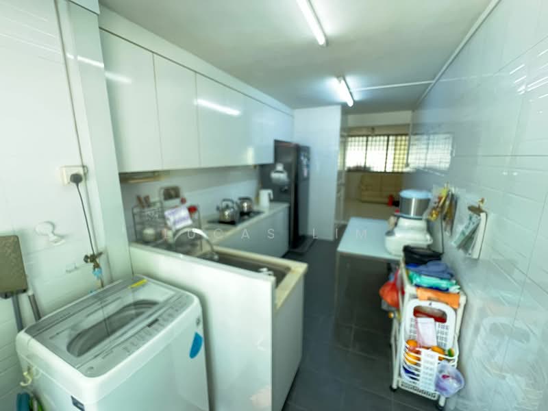 370 Bukit Batok Street 31 HDB Flat For Sale at S$ 550,000 | PropertyGuru Singapore - Kitchen