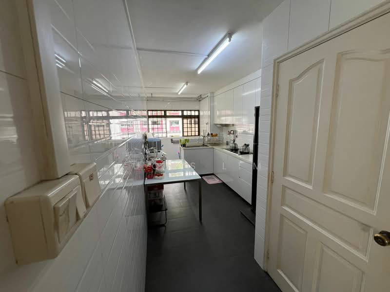370 Bukit Batok Street 31 HDB Flat For Sale at S$ 550,000 | PropertyGuru Singapore - Kitchen