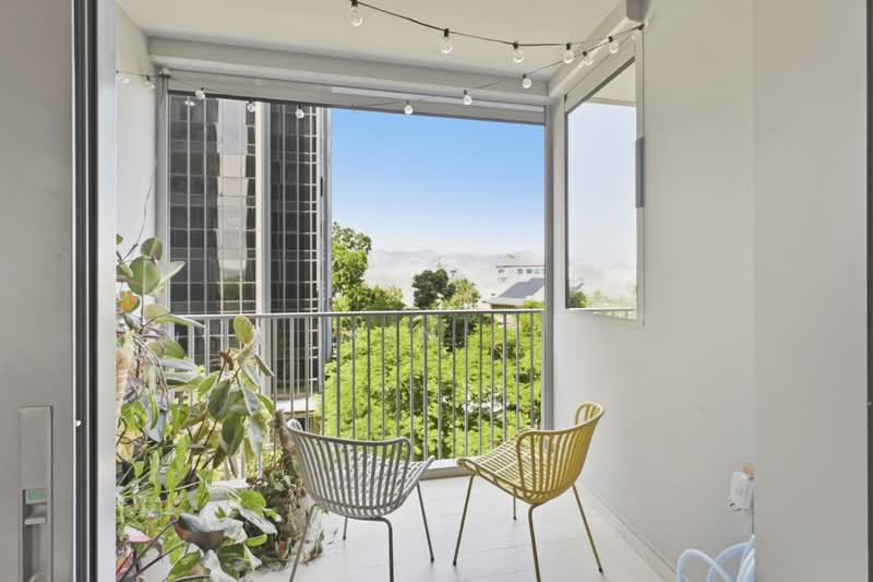 The Florence Residences Condominium For Sale at S$ 1,208,000 | PropertyGuru Singapore - Balcony