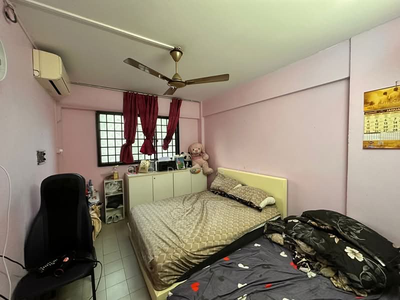 262 Yishun Street 22 HDB Flat For Sale at S$ 570,000 | PropertyGuru Singapore - Bedroom