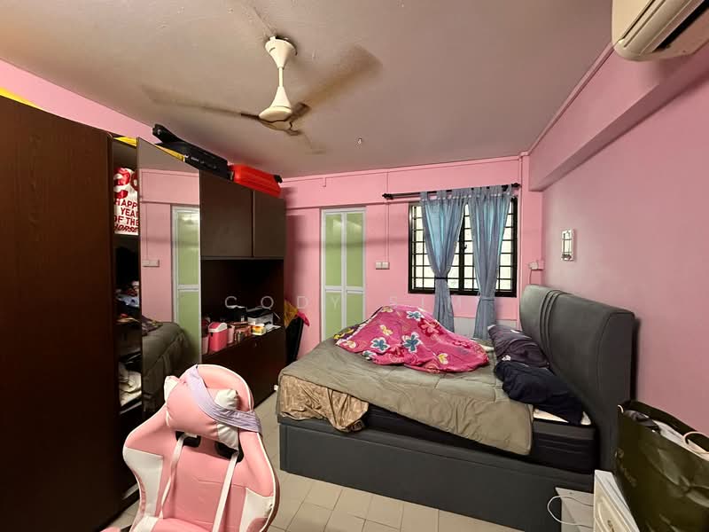 262 Yishun Street 22 HDB Flat For Sale at S$ 570,000 | PropertyGuru Singapore - Bedroom