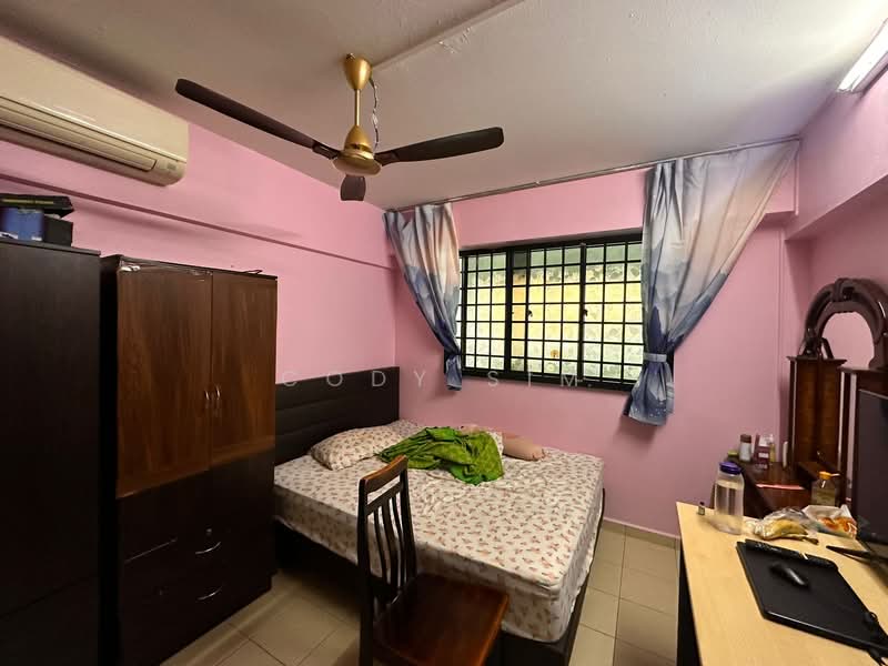 262 Yishun Street 22 HDB Flat For Sale at S$ 570,000 | PropertyGuru Singapore - Bedroom