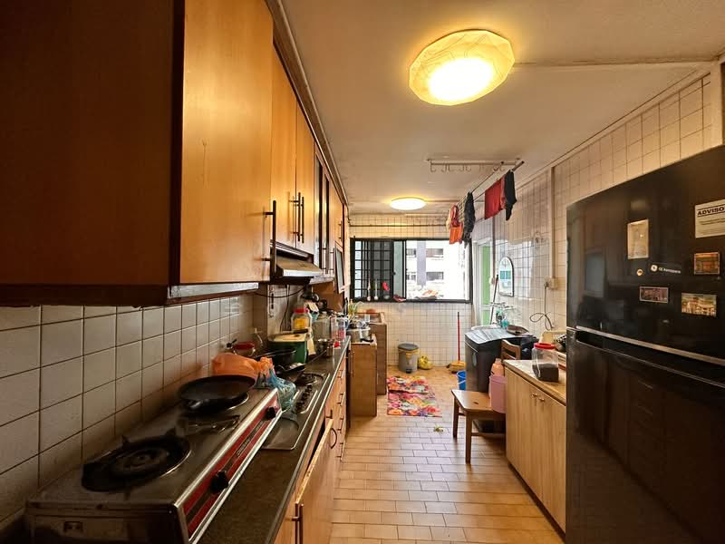 262 Yishun Street 22 HDB Flat For Sale at S$ 570,000 | PropertyGuru Singapore - Kitchen