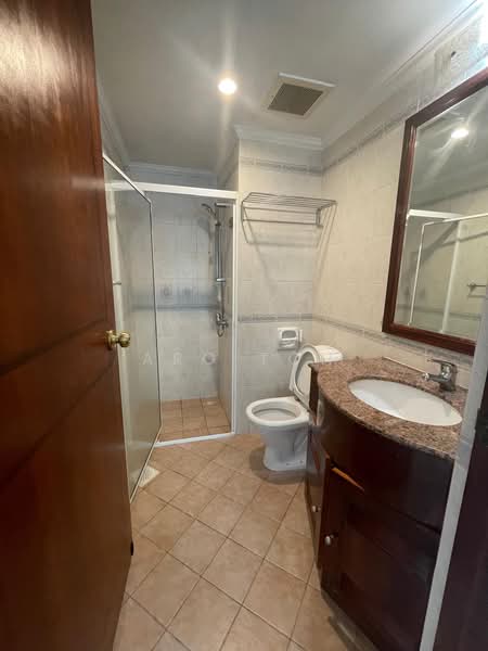 Hillbrooks Condominium For Sale at S$ 2,000,000 | PropertyGuru Singapore - Bathroom