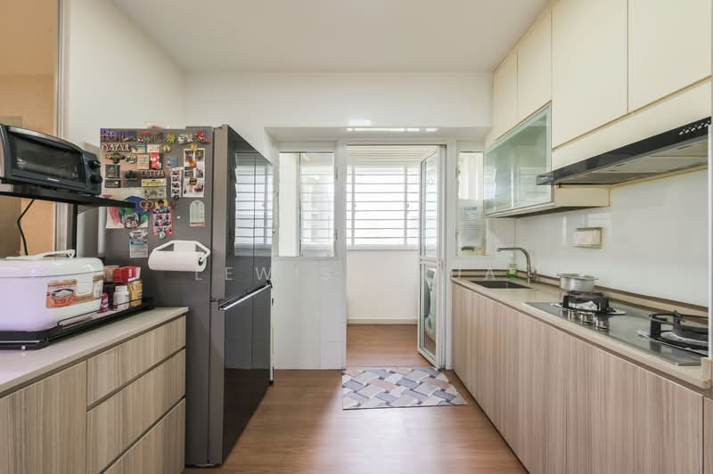 618A Tampines Street 61 HDB Flat For Sale at S$ 768,000 | PropertyGuru Singapore - Kitchen