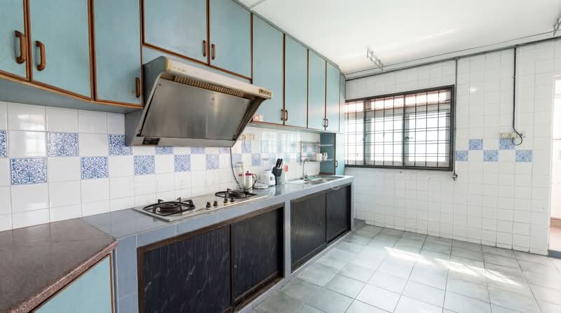 172 Lorong 1 Toa Payoh HDB Flat For Sale at S$ 1,090,000 | PropertyGuru Singapore - Kitchen
