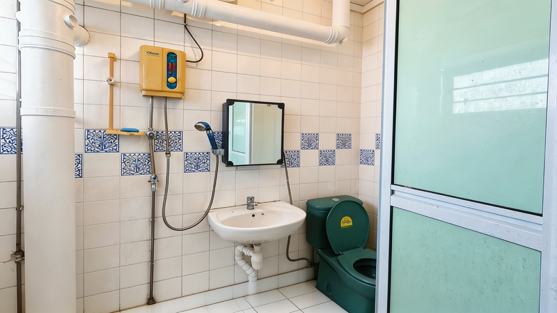 172 Lorong 1 Toa Payoh HDB Flat For Sale at S$ 1,090,000 | PropertyGuru Singapore - Bathroom