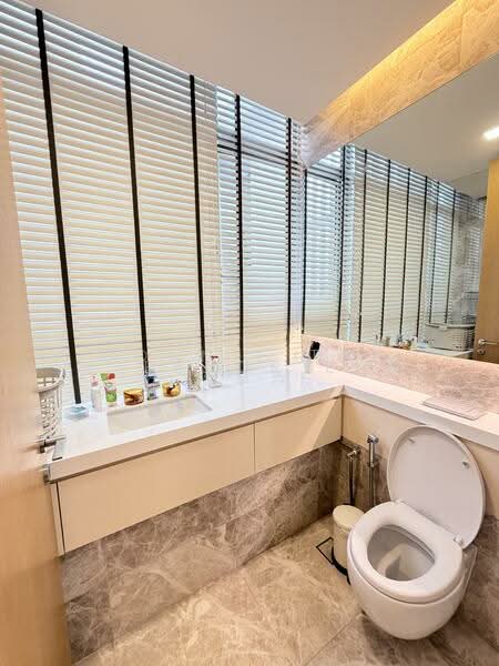The Laurels @ Cairnhill Road Condominium For Sale at S$ 2,650,000 | PropertyGuru Singapore - Bathroom