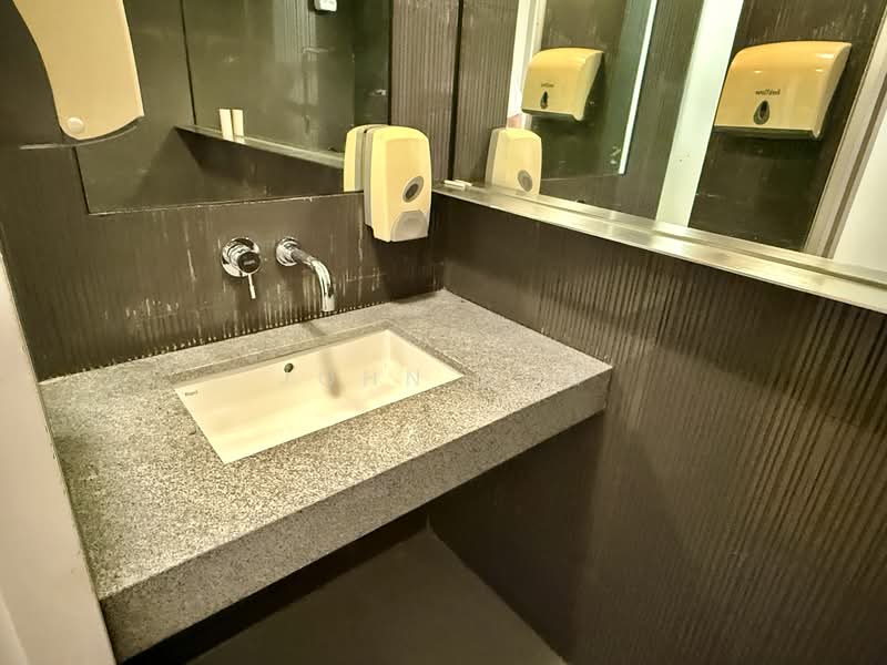 Bukit Pasoh Shophouse, Bukit Pasoh Road, 1,527 sqft, Office For Rent, by John Soh, 500088438 - Bathroom - CommercialGuru.com.sg